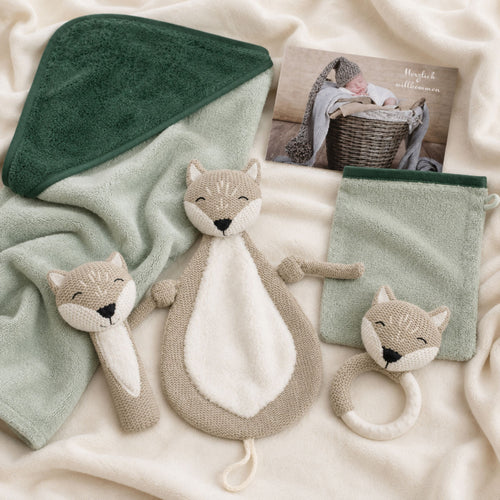 Geschenkset zur Geburt mit Namen – Fuchs mit Kapuzenbadetuch Pinie, personalisiert