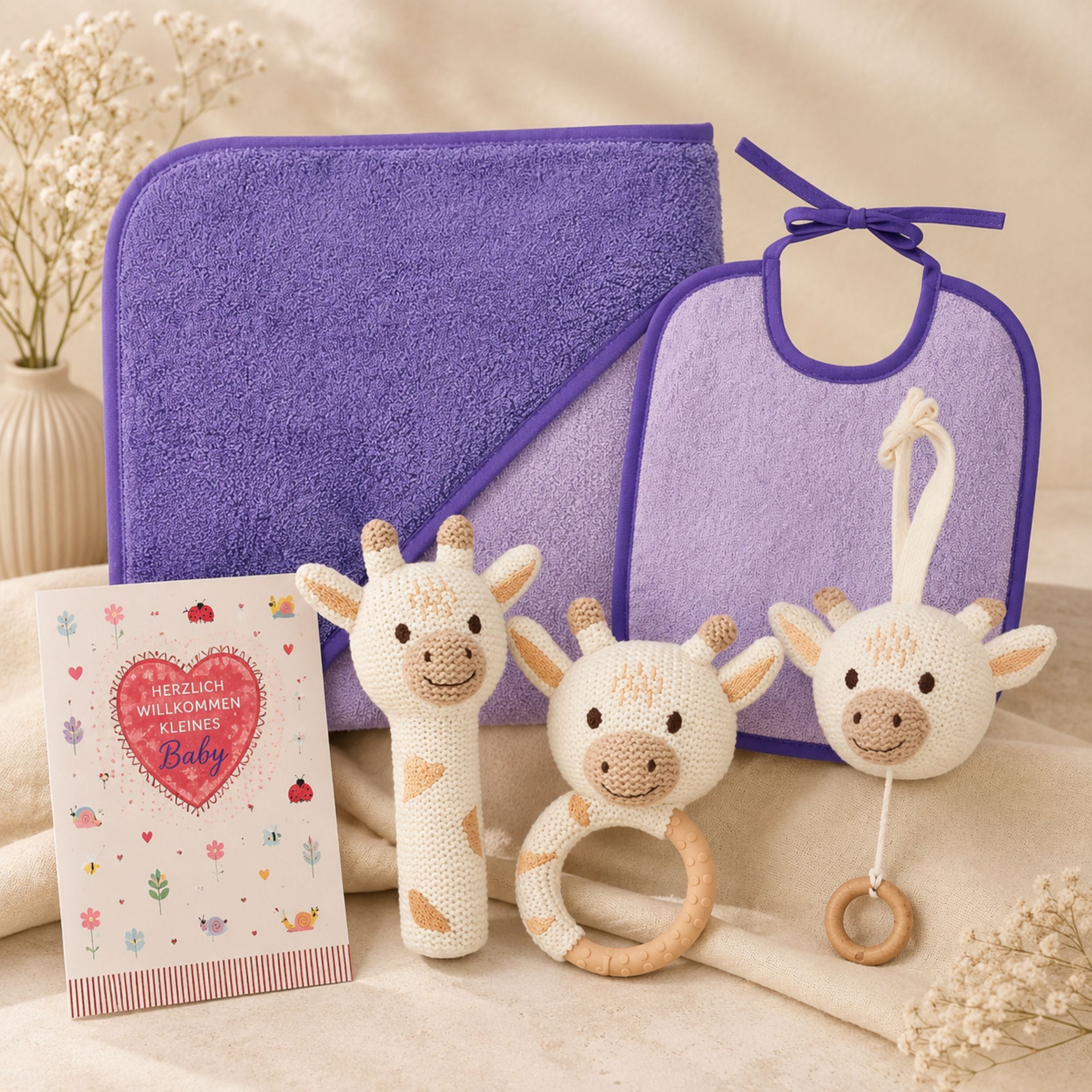 Geschenkset zur Geburt Giraffe mit lila Lätzchen