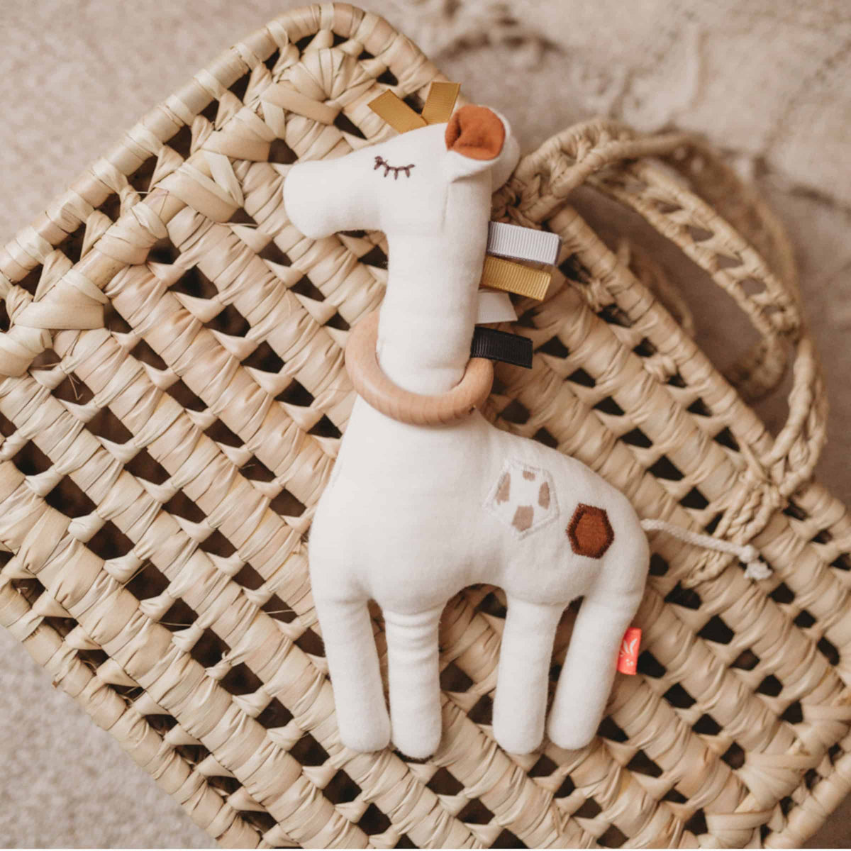 Kikadu Greifling mit Beißring Giraffe