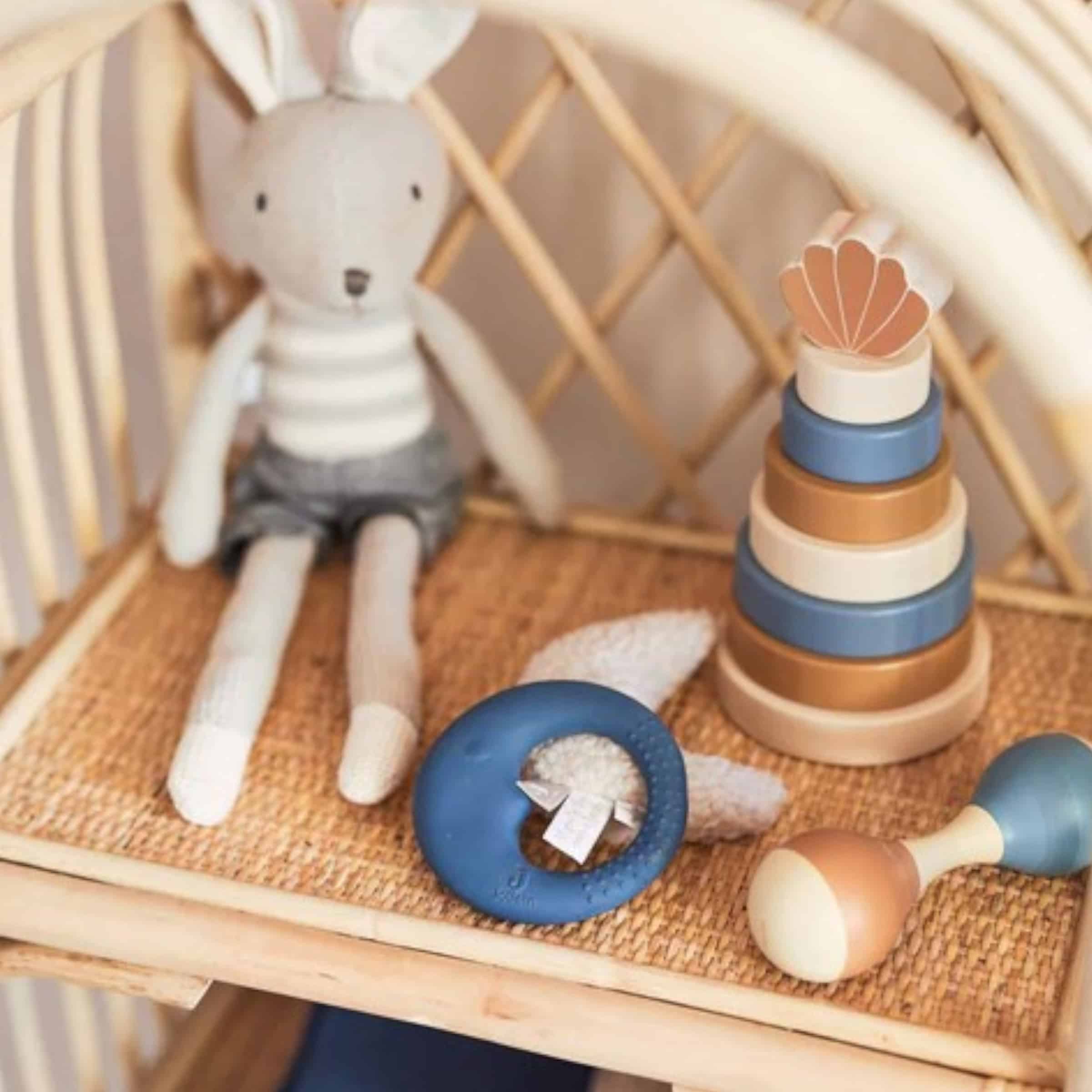 Jollein Beißring aus Naturkautschuk Moon im Kinderzimmer