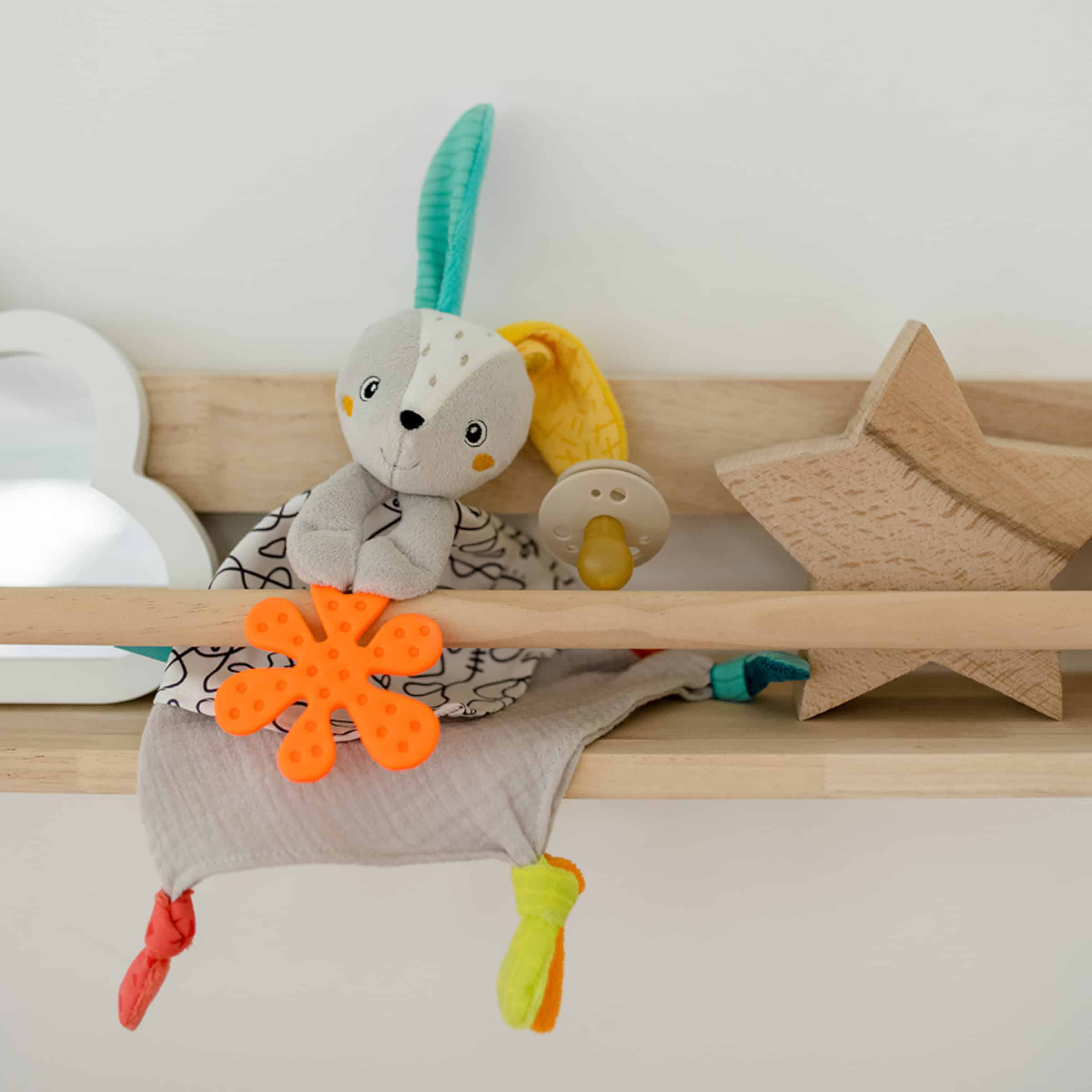 Fehn Activity Schmusetuch Hase im Kinderzimmer