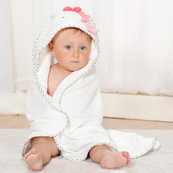 Fehn Kapuzenbadetuch Einhorn mit eingewickeltem Baby