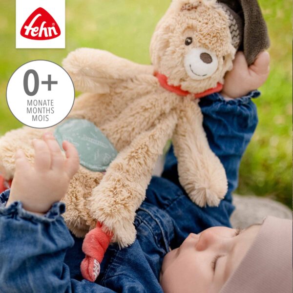 Fehn Schmusetuch Bär Groß mit spielendem Baby