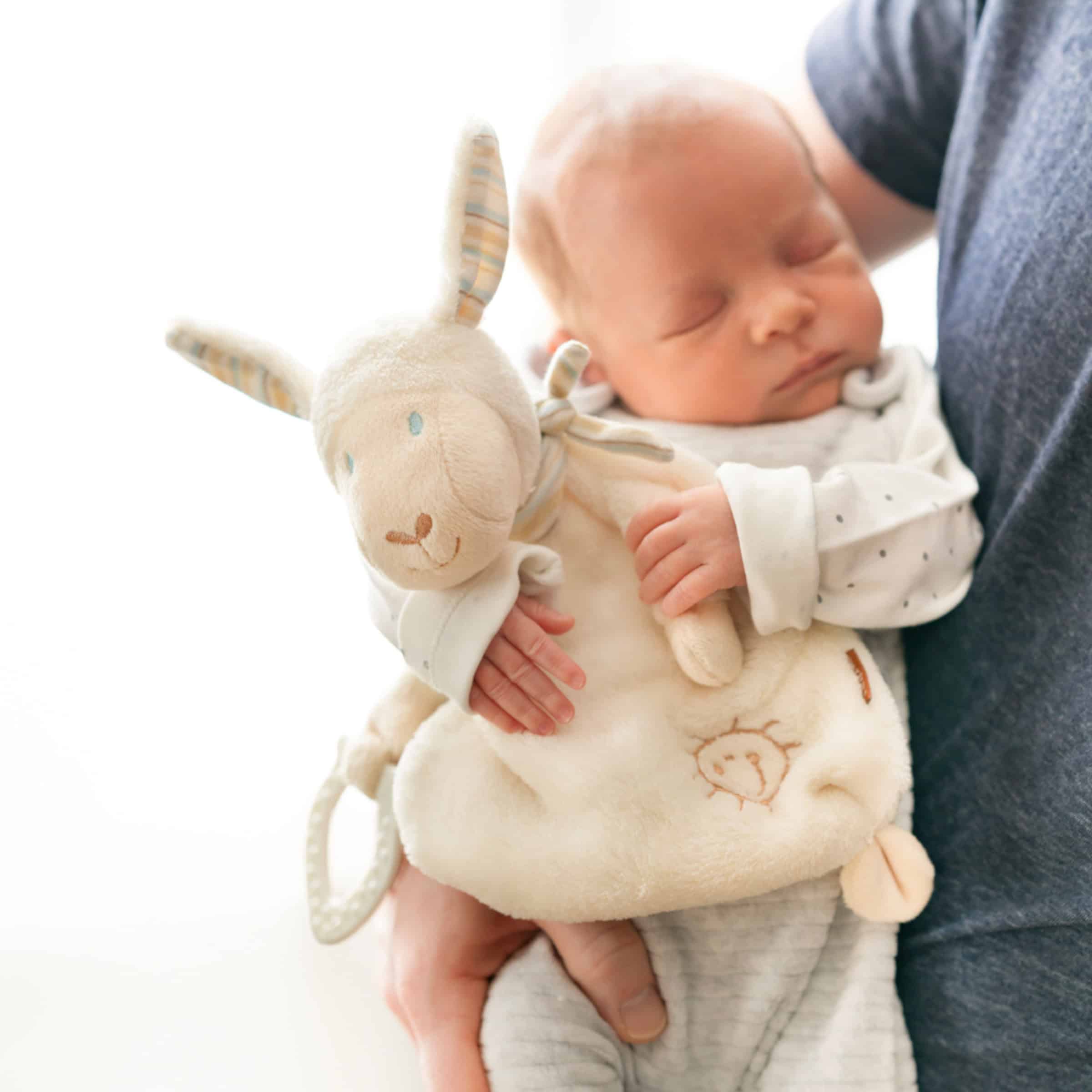 Fehn Schmusetuch Schaf mit einem Baby