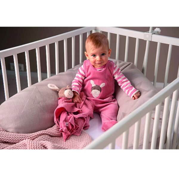 Sterntaler Schmusetuch Esel Emmily in Hellrot mit einem lachenden Baby