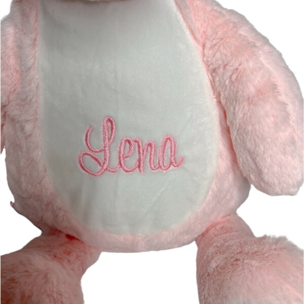 Personalisiertes Stofftier Einhorn mit Blick auf den Namen