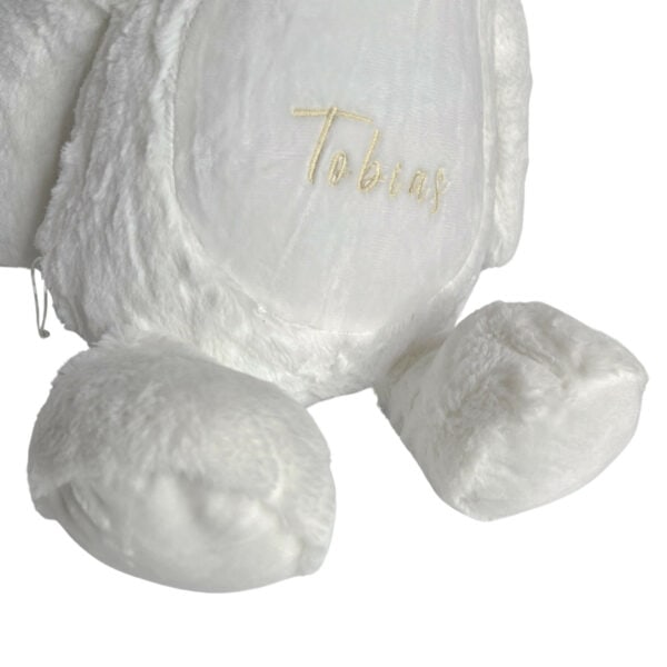 Personalisiertes Kuscheltier Hase Weiß mit Blick auf den Namen
