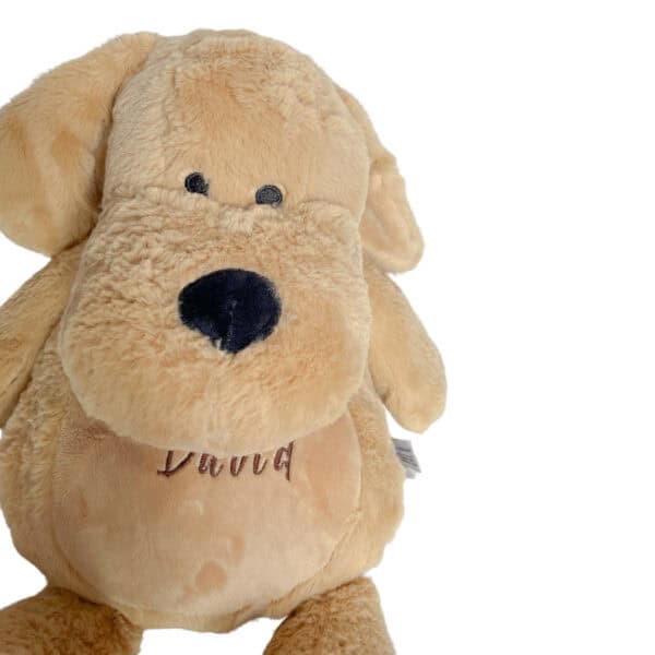 Personalisiertes Kuscheltier Hund mit Blick auf die Schauze