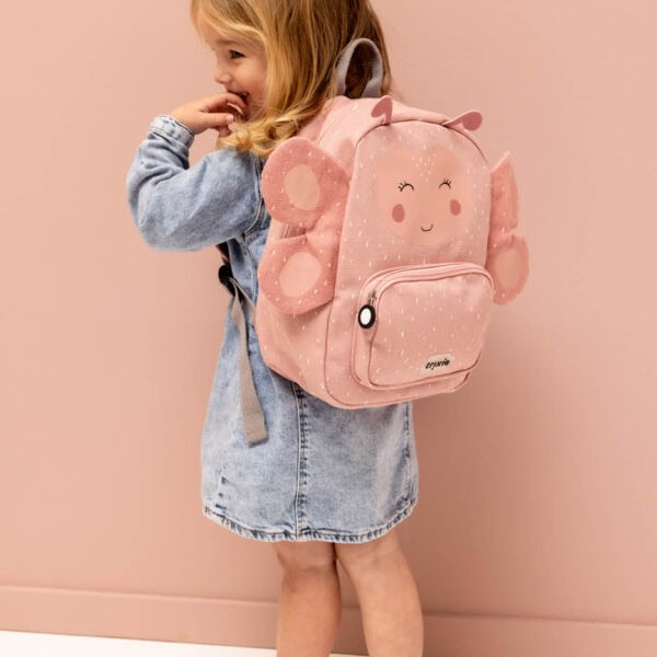 Kindergartenrucksack Mrs. Butterfly von Trixie Baby mit einem Mädchen