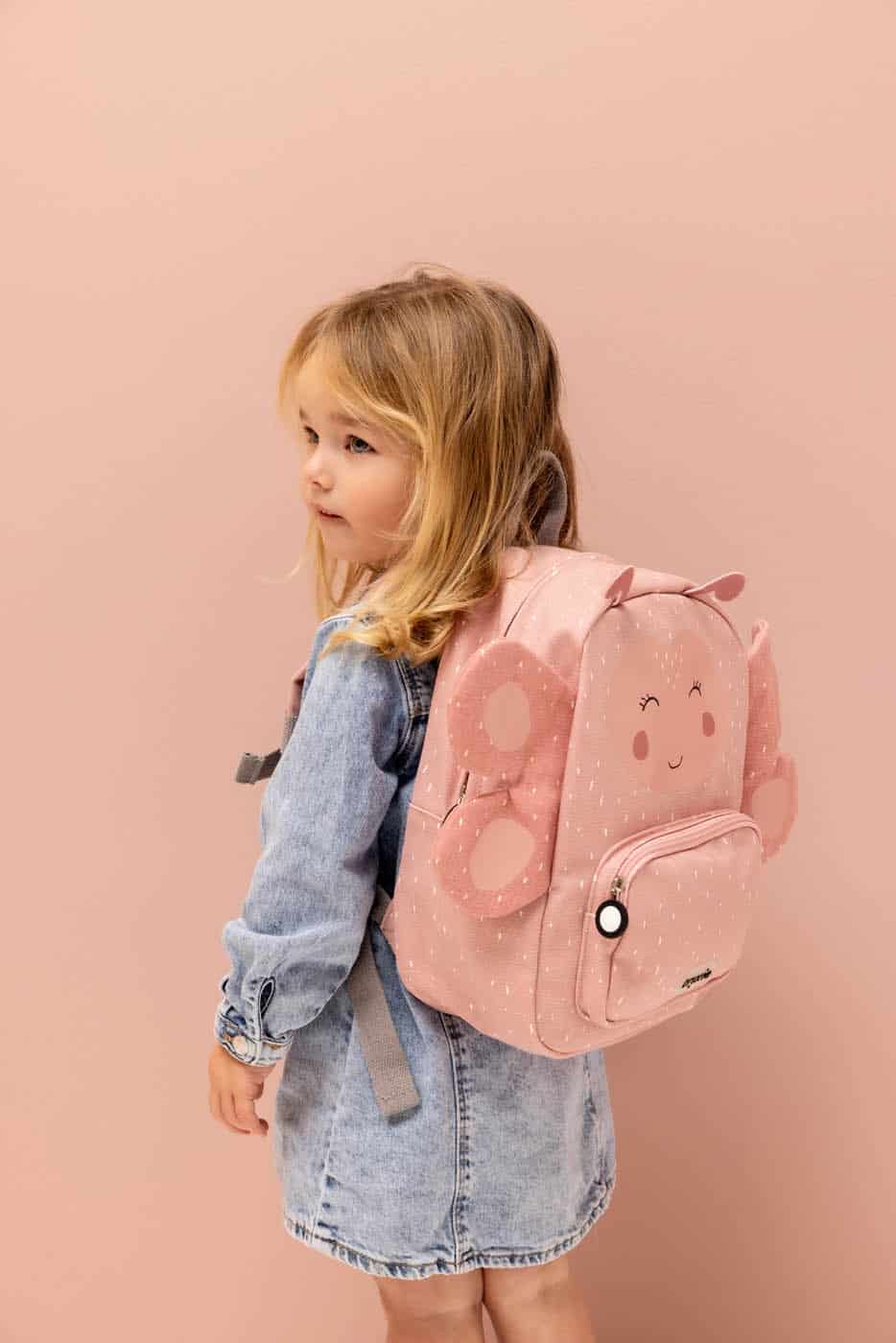 Kindergartenrucksack Mrs. Butterfly von Trixie Baby mit einem Kindergartenkind