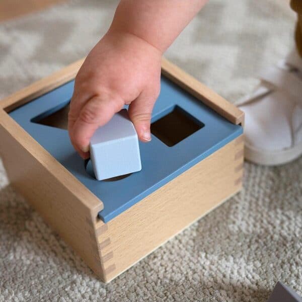 label-label-shape-sorting-box-blue kinderhand