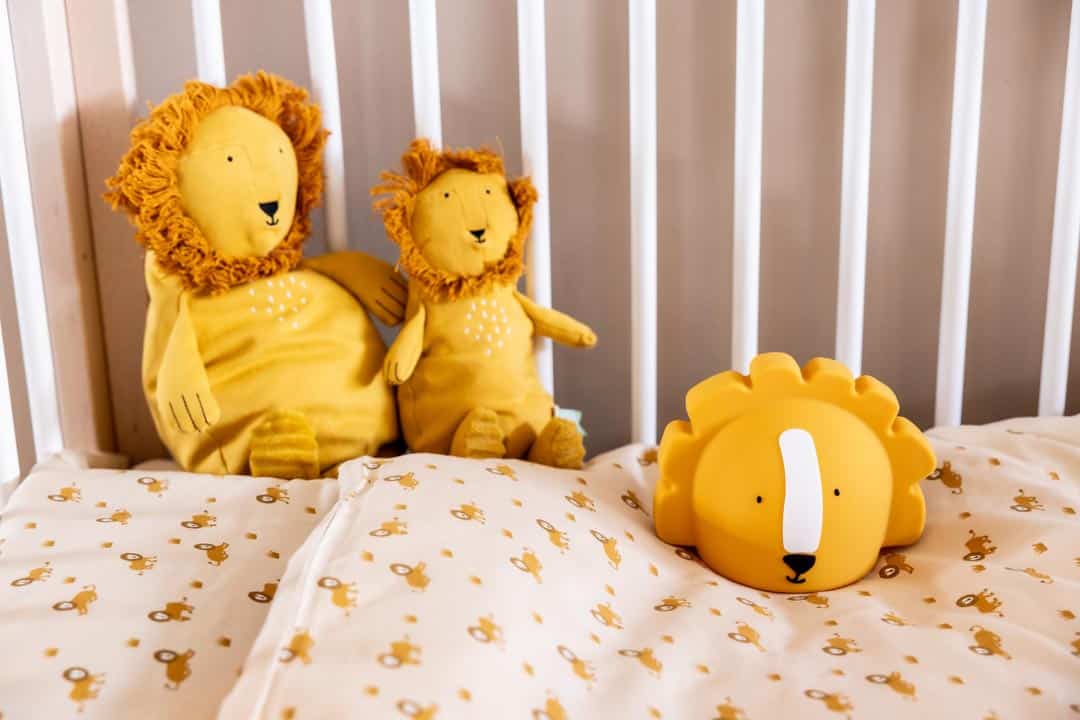 Nachtlicht Mr. Lion von Trixie Baby im Bett