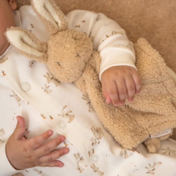 little-dutch-schmusetuch-baby-bunny-schlafend