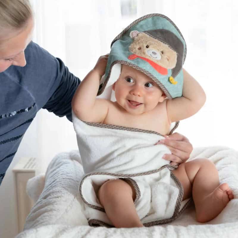 Kapuzenhandtuch mit Namensstickerei – personalisiertes Geschenk fürs Baby nach dem Baden