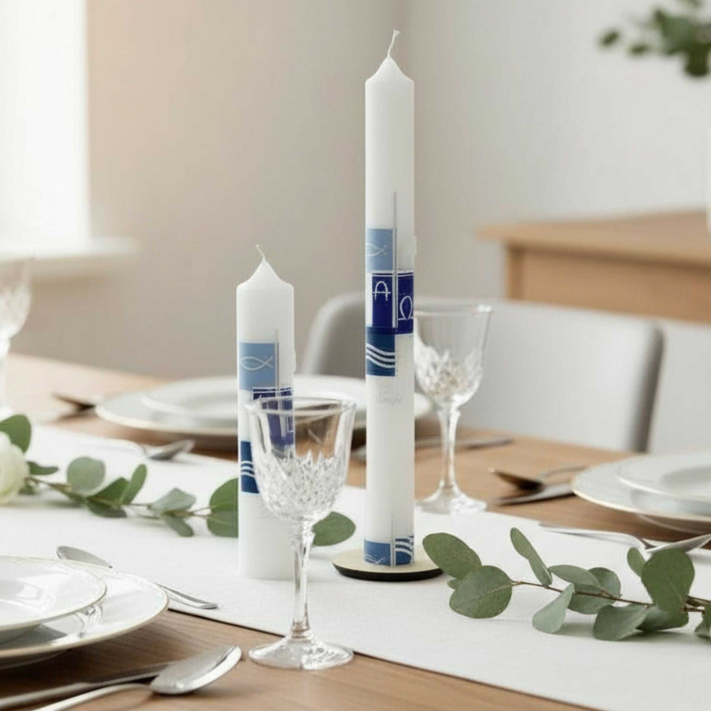 taufkerze-blau-mit-taube-festtafel