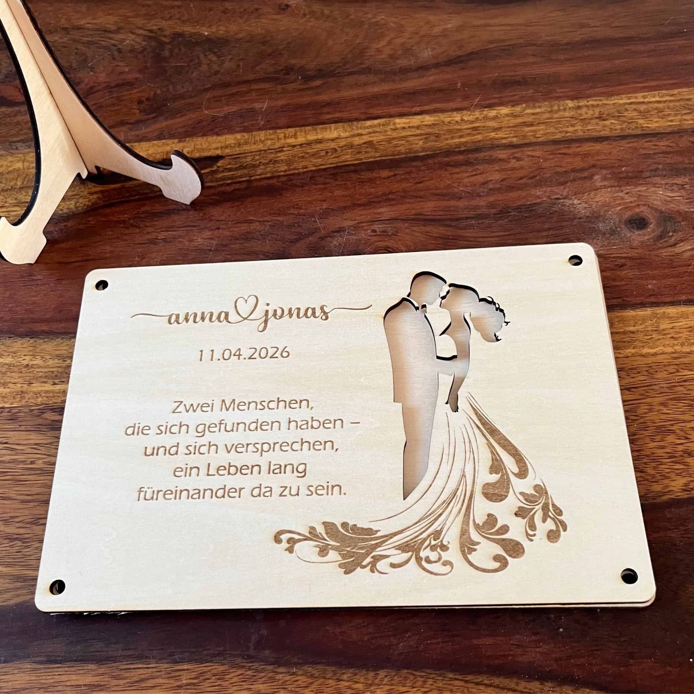 Geldgeschenk zur Hochzeit aus Holz „zwei Menschen“ inkl. Aufsteller - Image 6