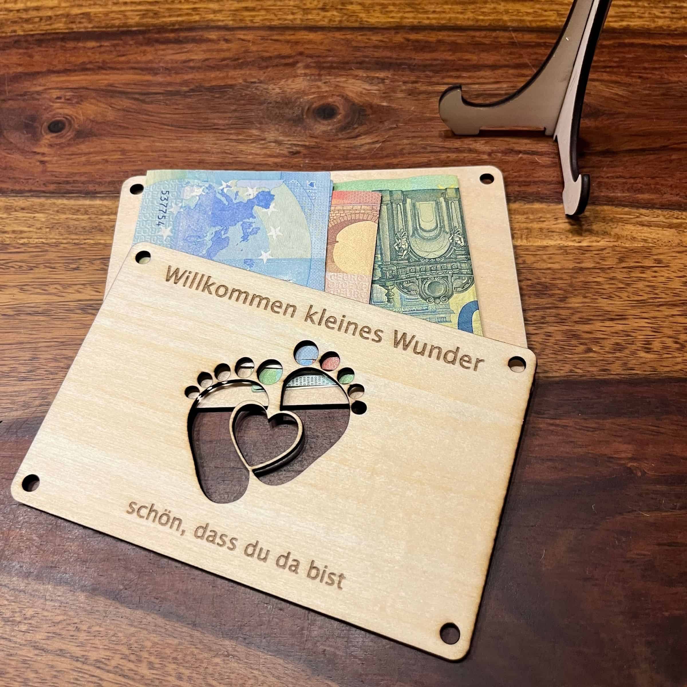 geldgeschenkkarte-holz-geburt-fuesse-geld
