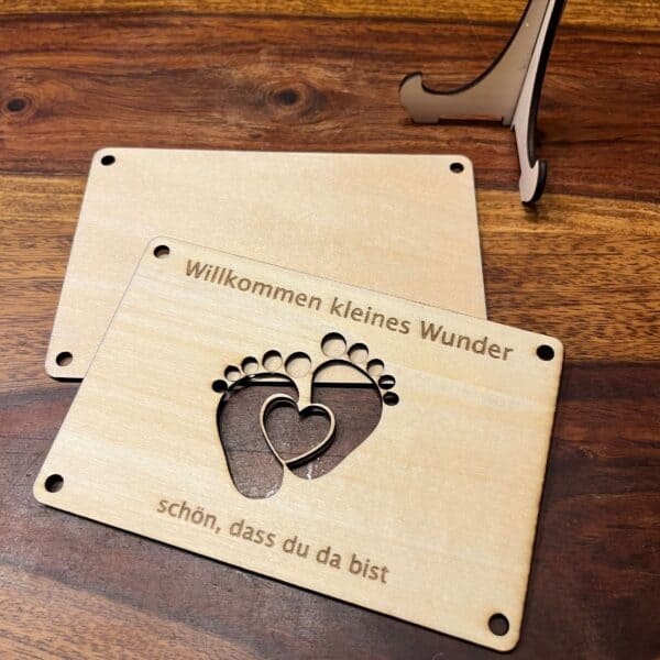 geldgeschenkkarte-holz-geburt-fuesse-platten