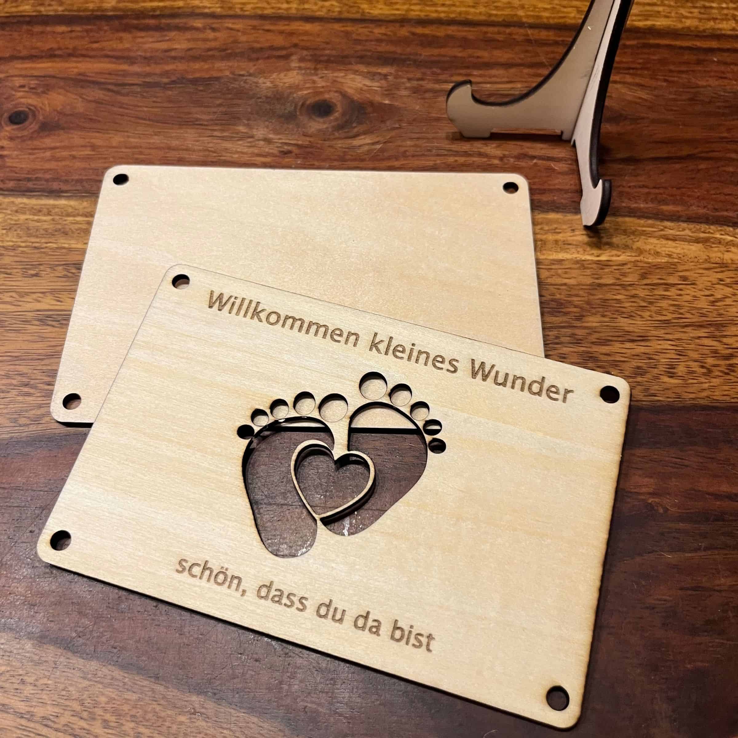 geldgeschenkkarte-holz-geburt-fuesse-platten