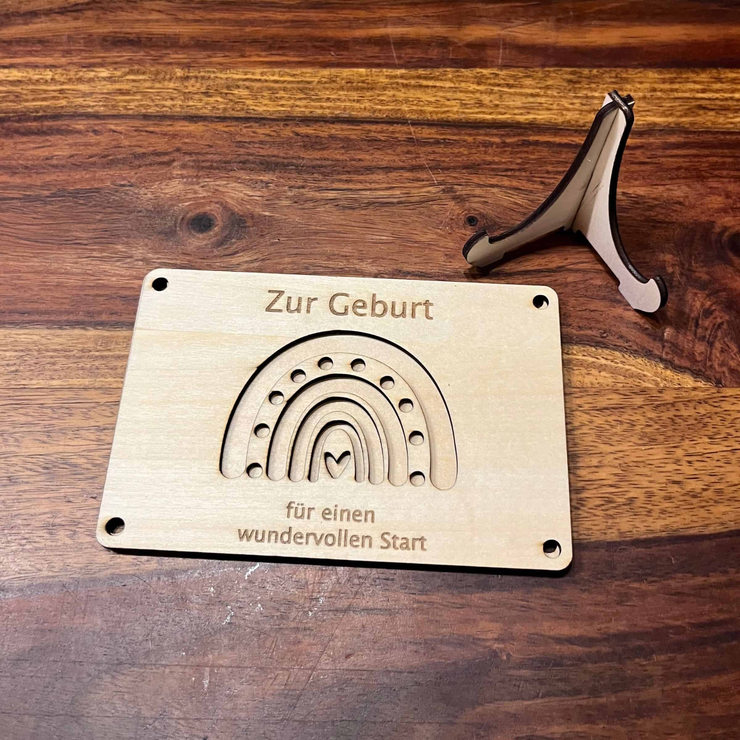 geldgeschenkkarte-holz-geburt-regenbogen-zusammengelegt