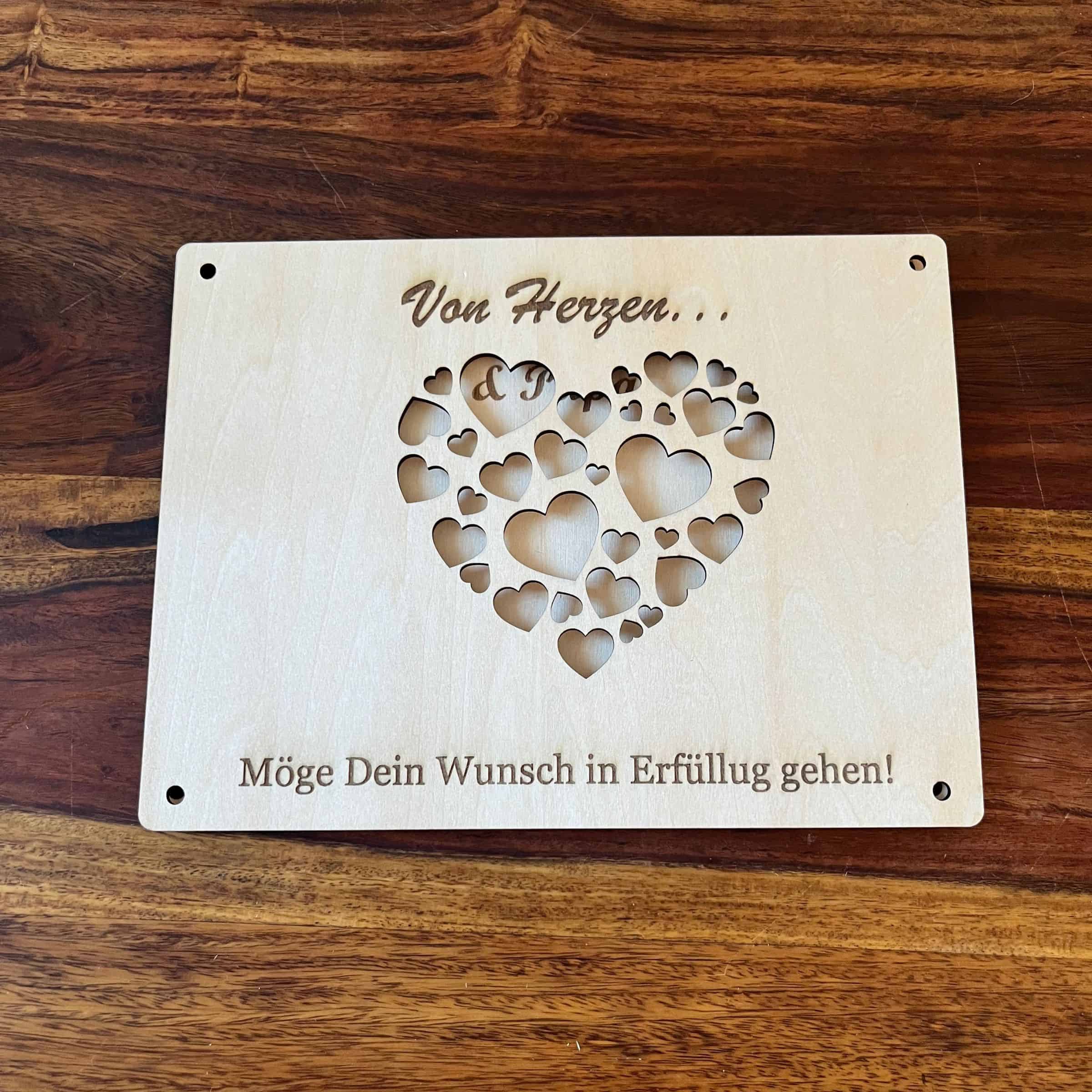 geschenkkarte-von-herzen-zusammengelegt